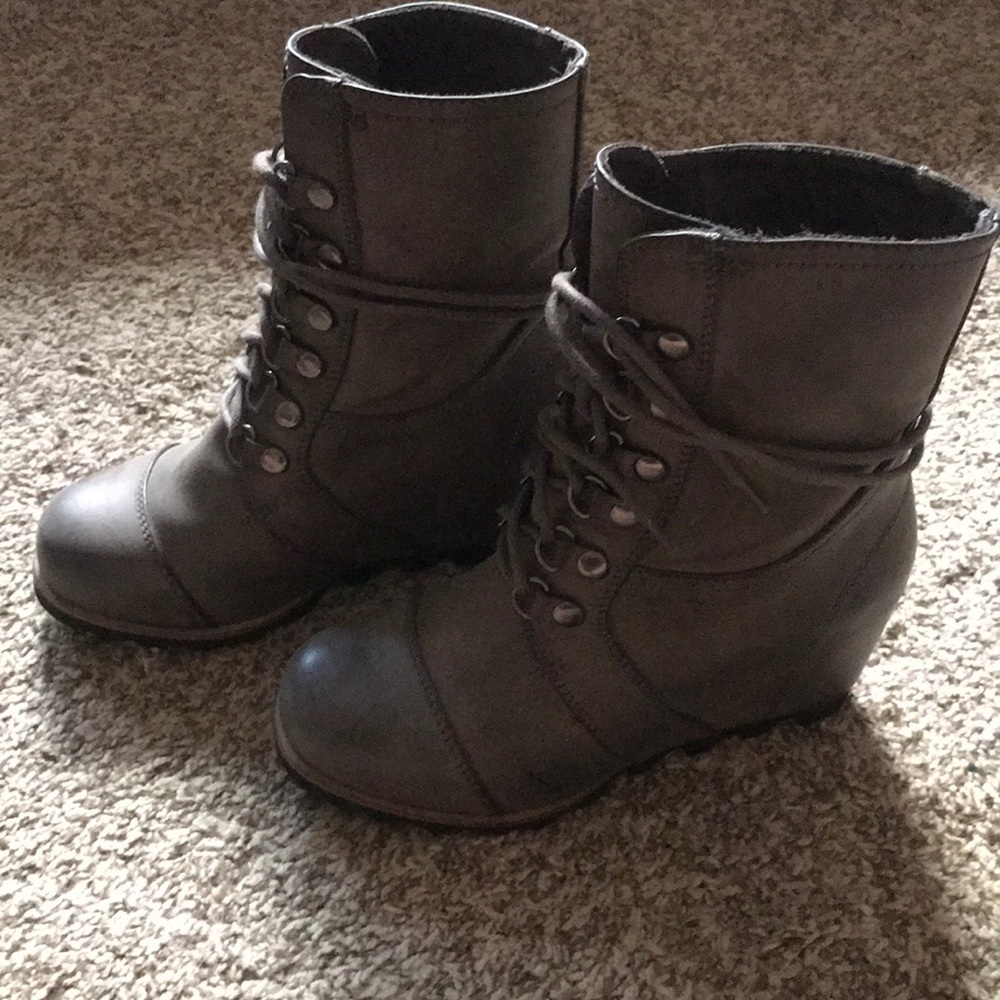 Lace up boots with heel